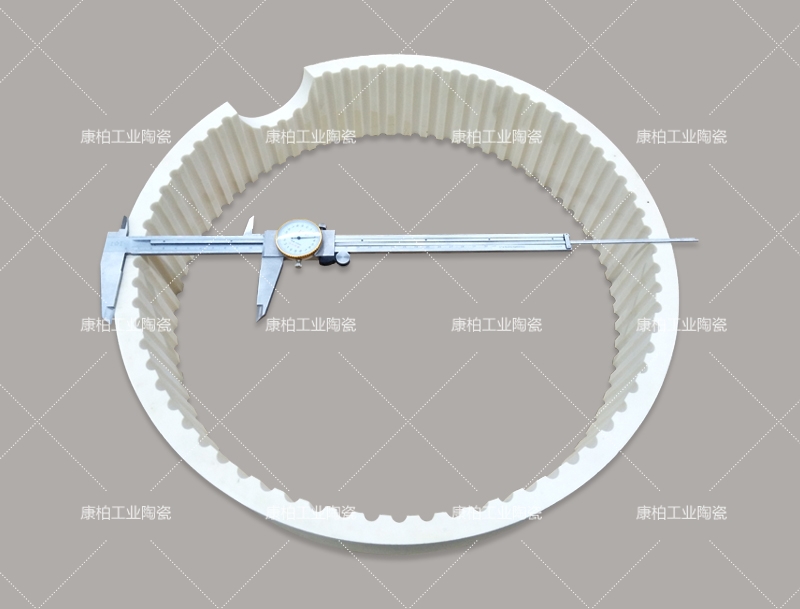 透明氧化鋁陶瓷是完全透明的嗎？會呈現(xiàn)顏色或霧感？?